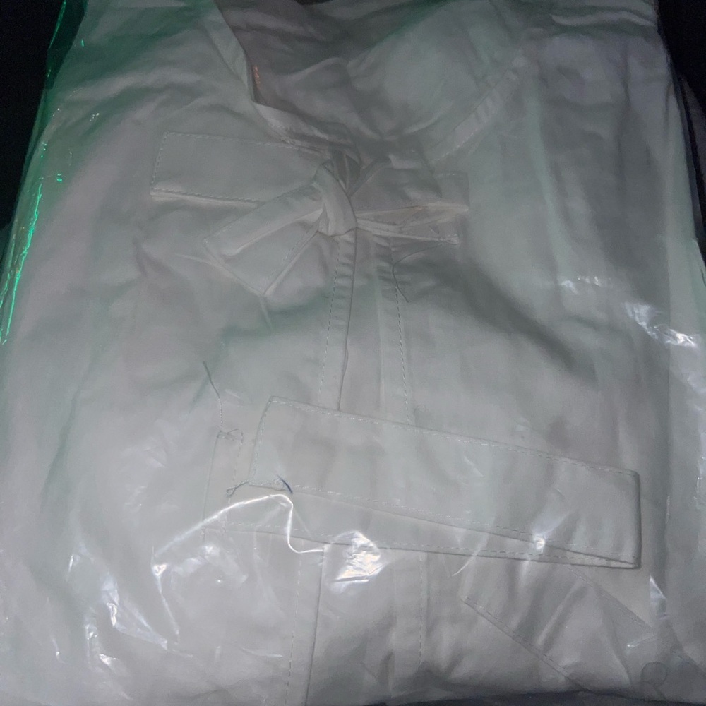 Elegant White Puff Sleeve Blouse - Picture 2 of 6